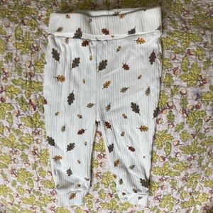 Gender neutral organic cotton leaf pants 6-9m Rabbit + Bear brand
